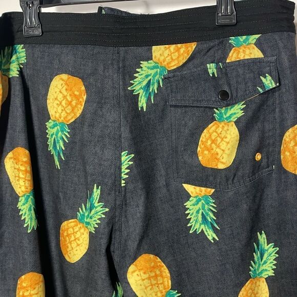 Old navy men’s swim trunks - Picture 6 of 10